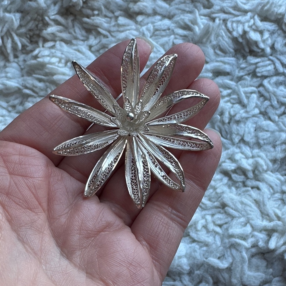 Vintage Sterling Flower Brooch‎